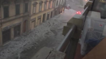 Nubifragio a Firenze, strade allagate citta' in tilt